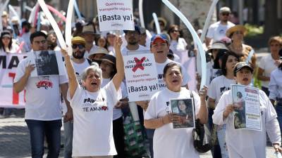 Integrantes de la familia LeBaron que participan en una protesta, acompañados por familiares de víctimas de violencia exigiendo justicia y paz ante los niveles de inseguridad, en Puebla (México).