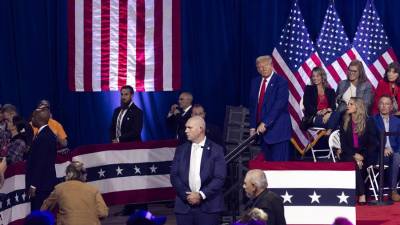 El magnate republicano, Donald Trump, redobla sus eventos de campaña en los estados clave para las elecciones presidenciales en EEUU.