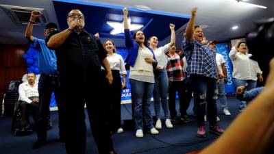 Ana García, esposa del expresidente de Honduras Juan Orlando Hernández, declarado culpable en Nueva York el viernes pasado por tres delitos de narcotráfico, presentó este miércoles su precandidatura presidencial por el ahora opositor Partido Nacional.