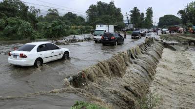 En San Pedro Sula varios vados fueron cerrados por el peligro que representar cruzarlos.