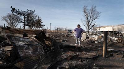 Los bomberos continúan este lunes buscando controlar los incendios forestales en Texas, que han causado la muerte de al menos dos personas y devastado en una semana unas 527.000 hectáreas de bosques.