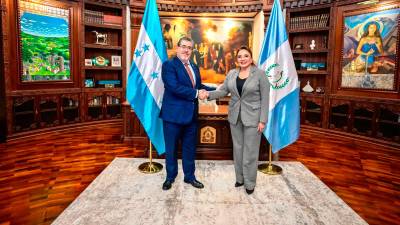 <b><span class=mln_uppercase_mln>Archivo.</span></b> Bernardo Arévalo en una visita a Tegucigalpa.<span class=mln_uppercase_mln> </span>