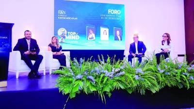 <b>El moderador German Briceño, editor web de LA PRENSA; Emma Mejía, directora de Mercadeo Corporativo UTH; Allan Deware, Ceo del Grupo Deware Pinturas Americanas, y Gina Villamizar, vicepresidenta comercial de Diunsa. Fotos: M.Cubas</b>