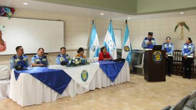 Autoridades de la Dirección Nacional de Vialidad y Transporte imparten talleres de formación en educación vial a docentes de Copán como parte de una estrategia de prevención.