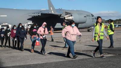 El Gobierno de Trump ha mandado varios vuelos militares con deportados a Guatemala.