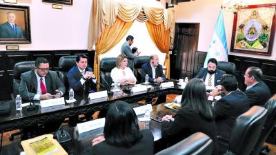 <b>Comisión justifica adelantar elección de junta directiva en una moción al margen de la leypresentada por David Chávez en 2015, obviando lo establecido en el artículo 195.</b>