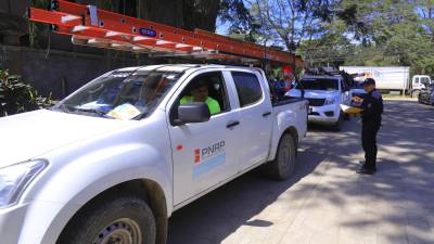 Cuadrillas del Programa Nacional de Reducción de Pérdidas ingresando a una residencial del noroeste.