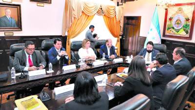 <b>En los próximos días, la cuestionada comisión podría imponer a los nuevos magistrados del TSC.</b>