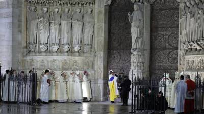El arzobispo de París, Laurent Ulrich, ha reabierto oficialmente la catedral de Notre Dame este sábado.