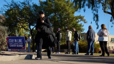 Decenas de guardias desplegados en los principales centros de votación.