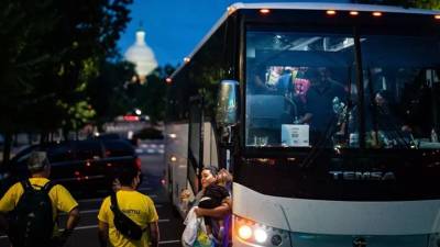 El autobús partió de Brownsville (Texas) y su destino final era Chicago, dos ciudades que están a casi 1.500 millas (2.400 km), un viaje por carretera de más de 21 horas.