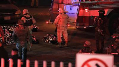 Al menos 40 migrantes fallecieron en incendio de un albergue en la frontera norte de México.