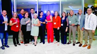 Los protagonistas de la jornada compartieron charlas, fotografías, memorias y un alegre baile durante la celebración.