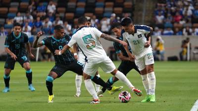 Las selecciones de Honduras y El Salvador ya disputan el primer tiempo del amistosos en el Shell Energy Stadium.