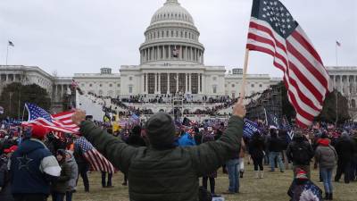 Acusado por el asalto al Capitolio es detenido dos días después de ser perdonado por Trump.