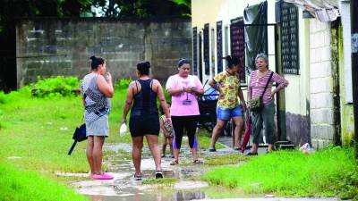 <b>Decenas de familias permanecen dentro de albergues instalados huyendo de las lluvias e inundaciones. </b>