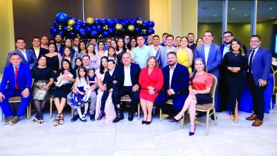 Directivos y colaboradores fueron parte de la elegante fiesta conmemorativa.