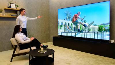 Samsung reveló el nuevo TV insignia Neo QLED 8K QN990F y emocionantes actualizaciones en sus televisores Lifestyle y tecnologías de pantalla, reflejando la visión de transformar las pantallas en compañeras adaptativas e inteligentes que simplifican y enriquecen la vida diaria.