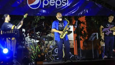 Honduras demuestra con este festival que es tierra fértil en el ámbito musical, el talento que exponen los artistas nacionales es sobresaliente. Rubato Jazz, de Tegucigalpa, fue la banda que inició.