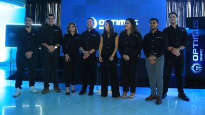 Durante el lanzamiento de la nueva Optimus Card estuvieron presentes autoridades de UTH y colaboradores de otras empresas del grupo de la familia Valladares.