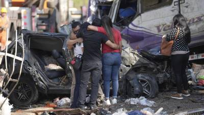 La explosión de un cilindro bomba lanzado el sábado por presuntos disidentes de las FARC en un tramo de la Vía Panamericana, en el departamento colombiano del Cauca (suroeste), dejó 19 civiles muertos, cinco más de los informados la víspera, señalaron este domingo las autoridades.