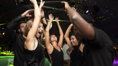Un fin de semana de música y muchas actividades más podrán disfrutar los sampedranos. La agenda se inicia este viernes 29 de mayo en los diferentes restaurantes y bares de la ciudad, en donde se presentarán artistas y bandas nacionales para deleitar al público con varios repertorios dedicados a grandes artistas. También continúan las actividades dedicadas a mamá. Pues para cerrar el mes de mayo las plazas y centros comerciales han preparado una serie de dinámicas para disfrutar en familia.