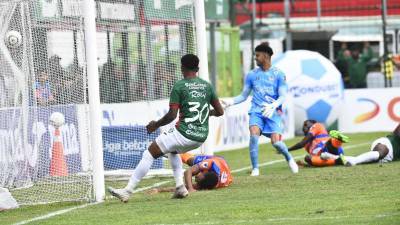 Eduar Reyes anotó en propia meta y puso el 1-0 a favor de Marathón ante los Lobos de la UPNFM.