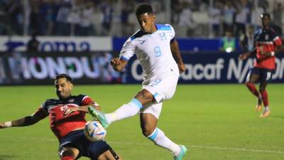Momento del zurdazo del Choco Lozano que se fue al fondo de las redes.