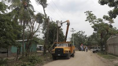 Cuadrillas realizan mantenimiento en una zona sampedrana.