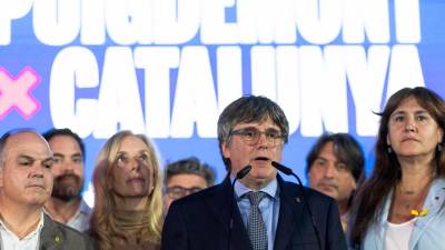 El exiliado líder Puigdemont espera la ley de amnistía para buscar gobernar Cataluña tras quedar en segunda posición.