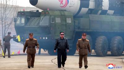 Kim Jong Un presentó al mundo su nuevo misil intercontinental en medio de fuertes tensiones con Corea del Sur.