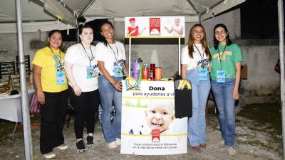 Dunia López, Ingrid Ramírez, Andrea Bardales, Gabriela Vargas y Andrea Rivera - Voluntarias de la Fundación Hondureña para el Niño con Cáncer