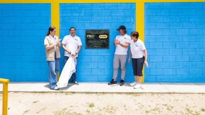 Representantes de Plihsa y Feih durante la inaguración del proyecto.