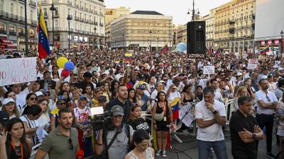 Una concentración convocada por la oposición venezolana en España reclamó este sábado en Madrid que no cese la presión internacional hasta que el presidente de Venezuela, Nicolás Maduro, reconozca que el ganador de las elecciones en el país es el opositor Edmundo González Urruita.