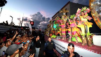 Cientos de turistas extranjeros llegaron, como cada año, al carnaval ceibeño.