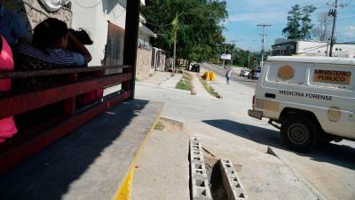 <b><span class=mln_uppercase_mln>Autopsia.</span></b> El cadáver fue llevado a la morgue en San Pedro Sula.