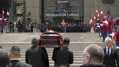 Fujimori es despedido por miles de sus seguidores en Lima, Perú.