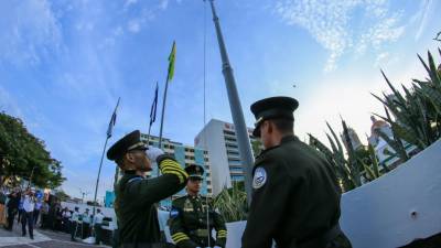 El regidor José Antonio Rivera encabezó los actos del Día de la Bandera Nacional.