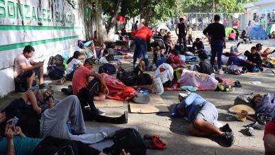 Migrantes descansan en el municipio de Escuintla, en el estado de Chiapas, México.