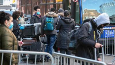 De los 200 mil, más de 65, mil aún están en el sistema de albergues públicos en Nueva York.