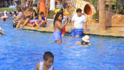 Los centros turísticos han recibido a miles de familias.