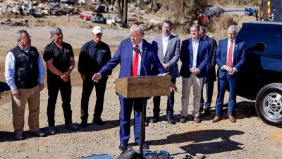 Trump recorrió este lunes la localidad de Swannanoa, donde el huracán Helene hizo estragos en Carolina del Norte.
