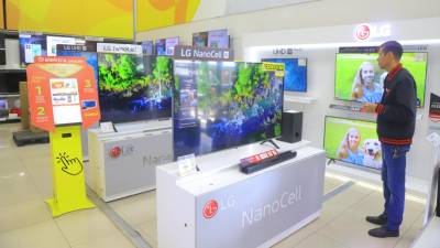 Los televisores LG tiene un descuentos del 40% en Elektra. También encontrará otras marcas como Samsung con descuento del 42%.