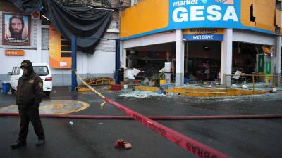 Fotografía que muestra la estación de servicio de combustible donde el día de ayer ocurrió una explosión en Lima, Perú .