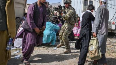 Trece soldados estadounidenses fallecieron durante un ataque al aeropuerto de Kabul mientras realizaban la evacuación de miles de colaboradores.