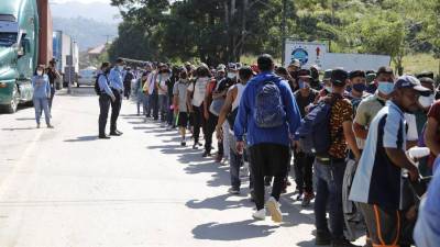 La migración es un flagelo que afecta a Honduras debido a los altos índices de pobreza, desempleo, inseguridad y otros factores que obligan a muchos a abandonar el país.