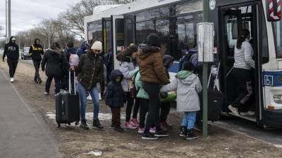 Los migrantes fueron trasladados a un albergue.
