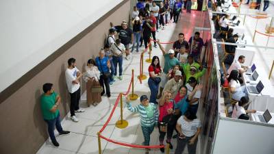 La cuenta regresiva entra en su recta final. A solo horas de la esperada “edición de oro” de la Maratón La Prensa-Gatorade, miles de corredores comenzaron a reclamar desde esta mañana sus kits de participación en la tradicional Expo Maratón, el punto de encuentro que marca el inicio oficial de la gran fiesta deportiva.