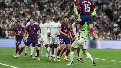 El Clásico entre el Real Madrid y Barcelona dejó un sinfín de emociones, pero dentro de ellas quedó la polémica por el gol fantasma de Lamine Yamal que no contó para los azulgranas.