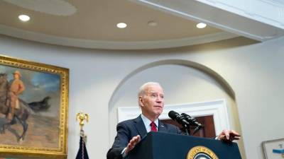 Biden aprobó un plan para regularizar a miles de indocumentados casados con estadounidenses en EEUU.